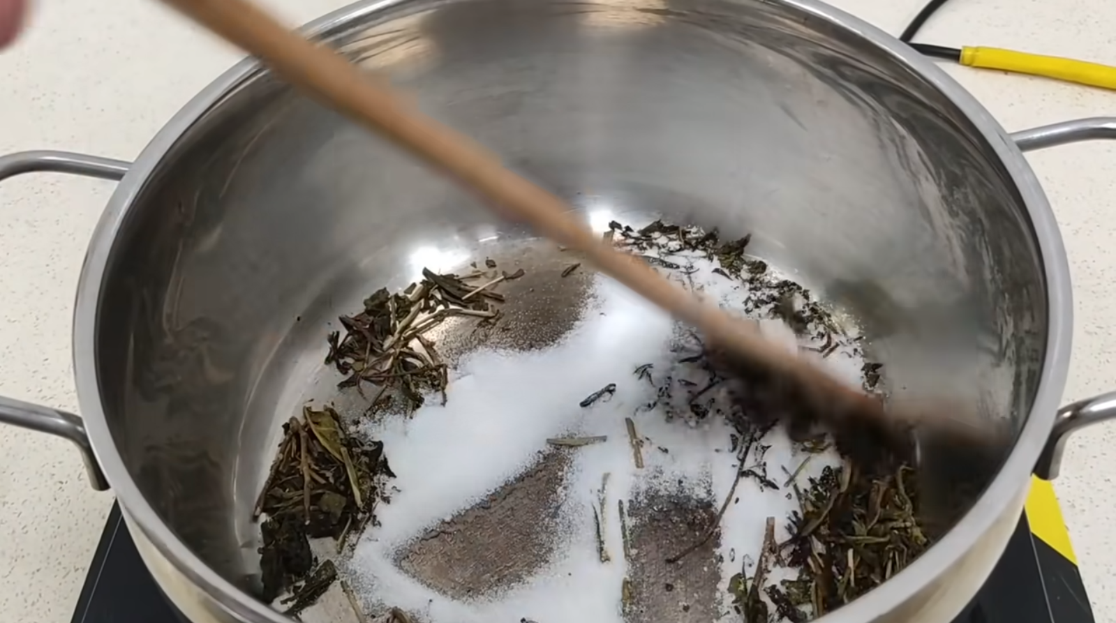 2 cách làm trà sữa truyền thống tại nhà ngon bằng trà khô, sữa tươi