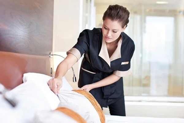 Housekeeping là gì? Tổng quan về bộ phận housekeeping trong khách sạn